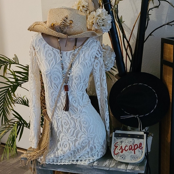 BEAUTIFUL CREAMY WHITE LACE LINED MIDI DRESS - Picture 3 of 16